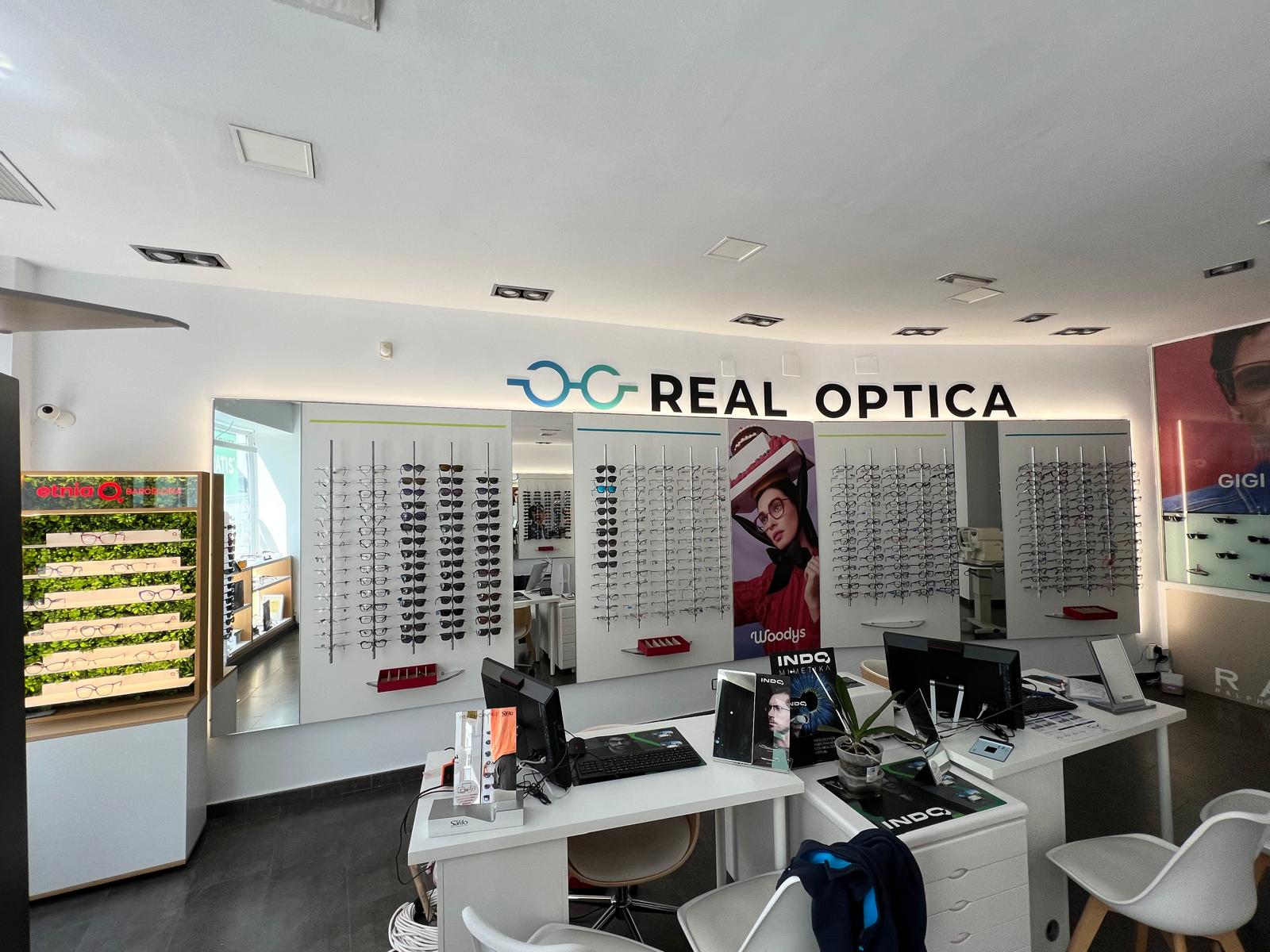 Instalación eléctrica e iluminación en óptica comercial